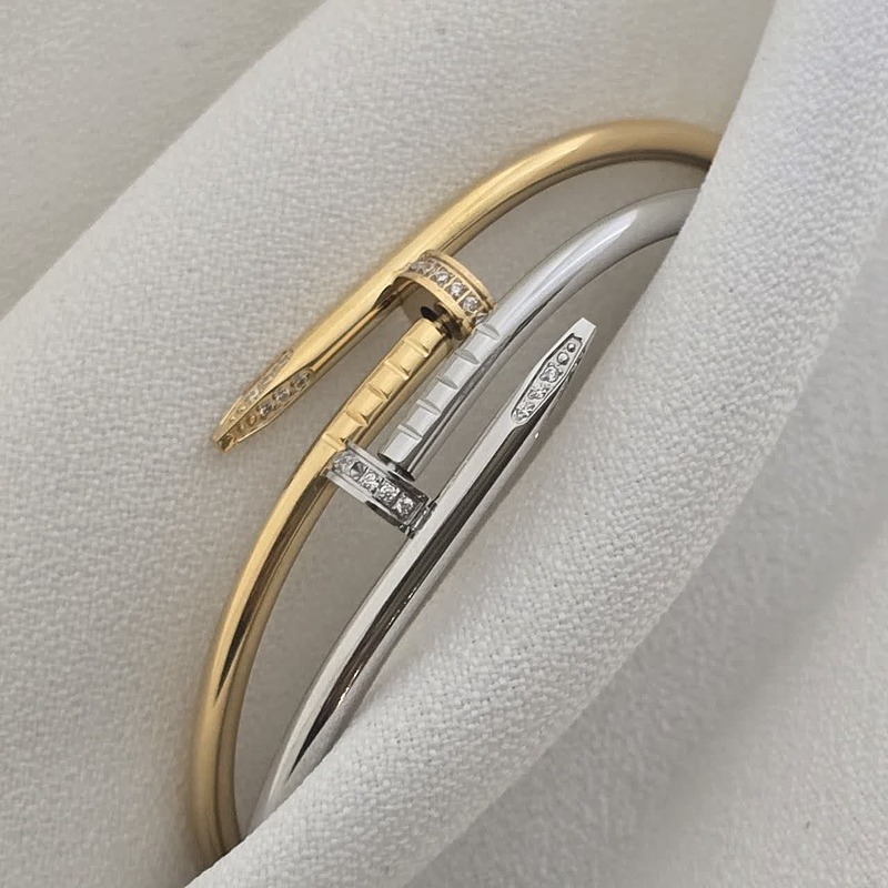 دستبند میخی